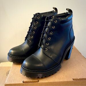 Dr. Marten’s Averil Leather Heeled Ankle Boots Black US 9